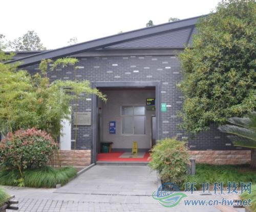 科技館街公廁外觀。